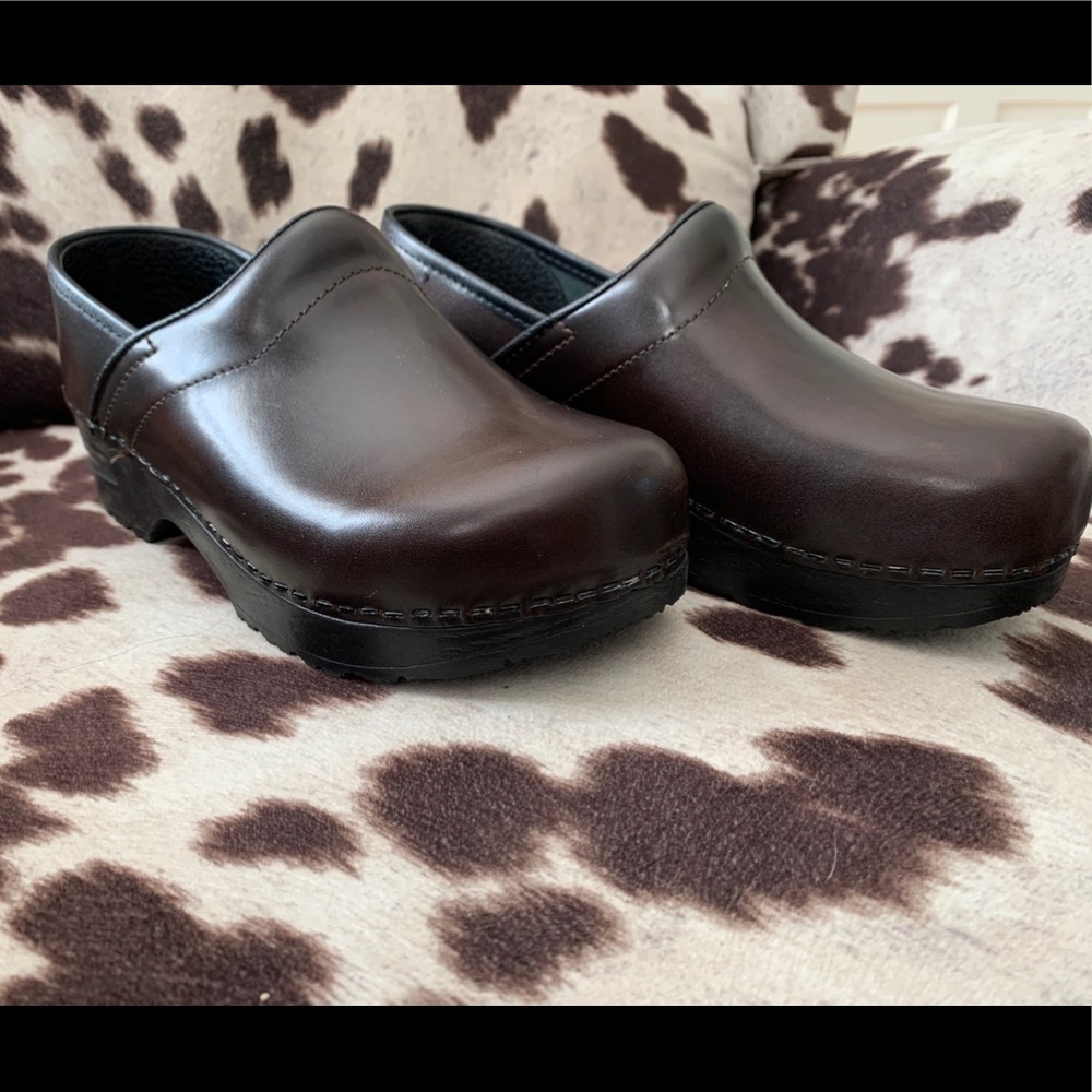 Sanita Bordeaux Brown Clogs